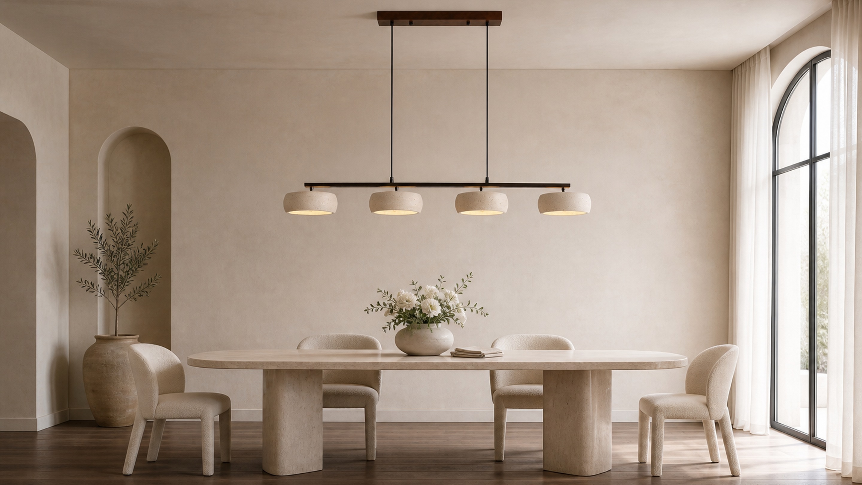 Comedor de lujo con lámpara lineal de travertinoslider_item_2
