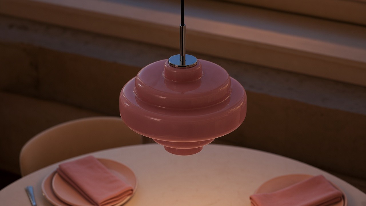 Lámpara rosa de tres niveles apagada sobre el comedor