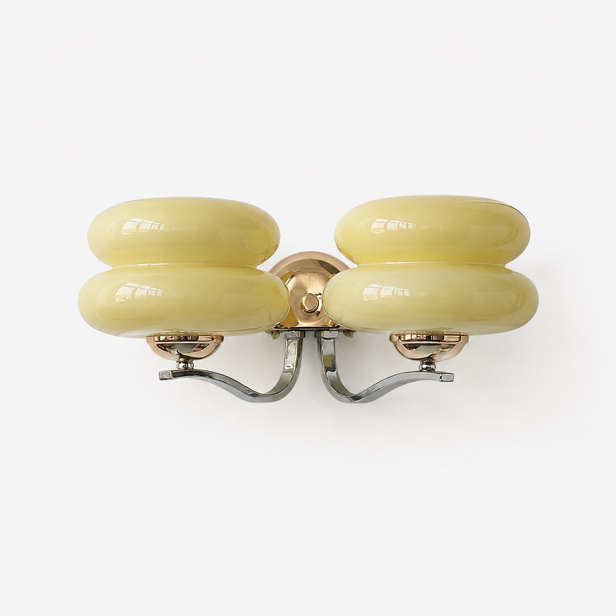 Beige zweiflammige Wandleuchte aus Opalglas